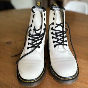 White Doc Martens, barely worn, excellent condition